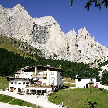 Rifugio Gardeccia Huette Pozza di Fassa Exterior photo