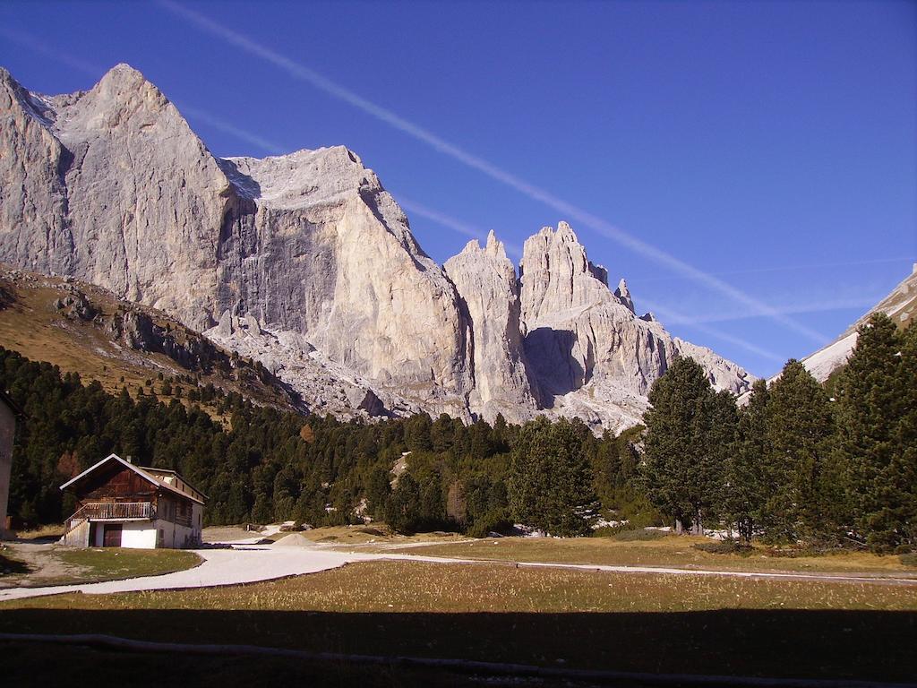 Rifugio Gardeccia Huette Pozza di Fassa Exterior photo