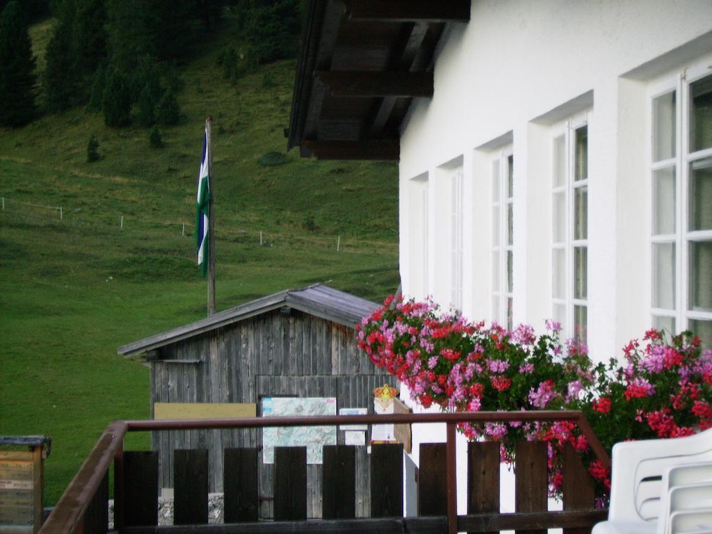 Rifugio Gardeccia Huette Pozza di Fassa Exterior photo