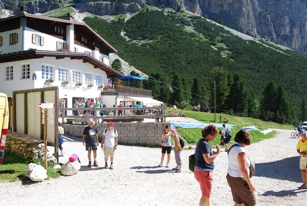 Rifugio Gardeccia Huette Pozza di Fassa Exterior photo