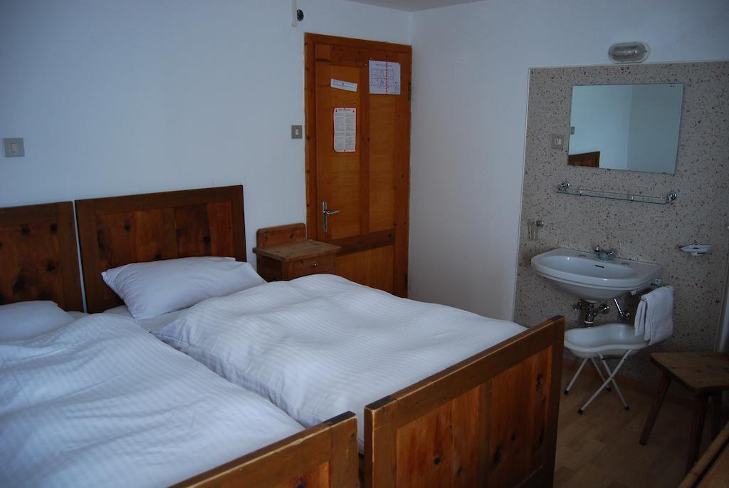 Rifugio Gardeccia Huette Pozza di Fassa Room photo