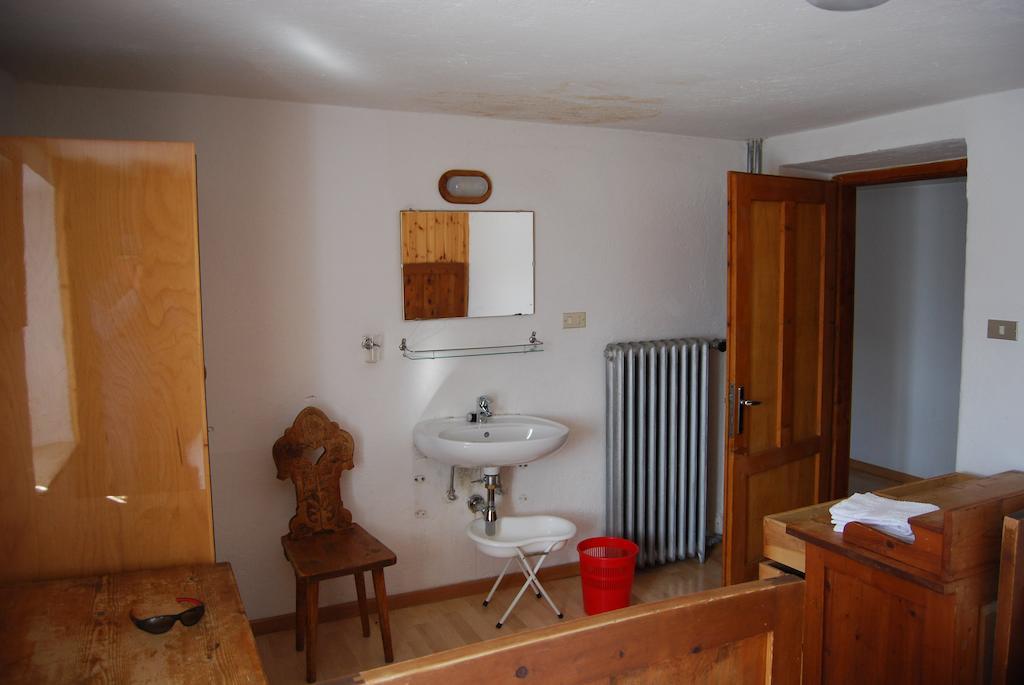 Rifugio Gardeccia Huette Pozza di Fassa Room photo