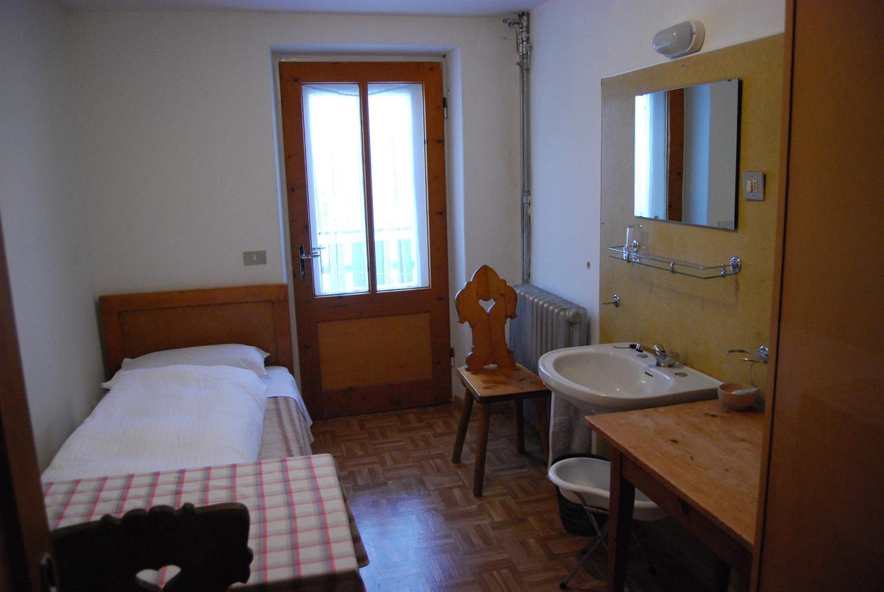 Rifugio Gardeccia Huette Pozza di Fassa Room photo